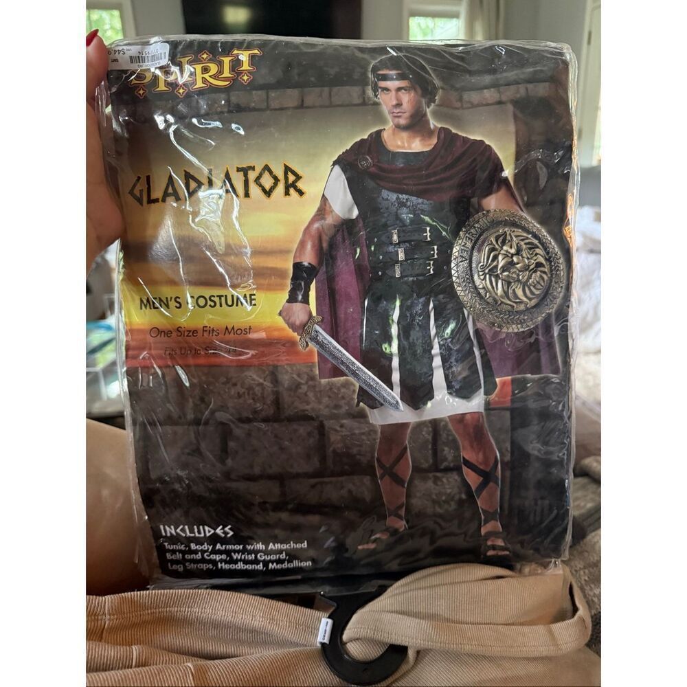 Spirit Halloween Men’s Gladiator Costume One Size up 44 EUC